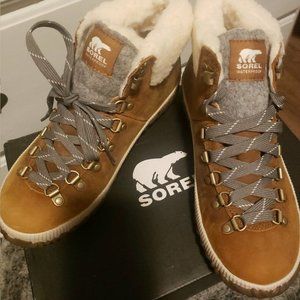 **SOLD** SOREL OUT N ABOUT THE BOOT WOMENS